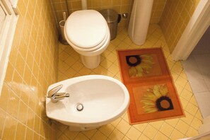 Shower, hair dryer, towels, soap - Super Central (Firenze)