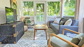 Smart-TV, Bücher, Arbeitsbereiche