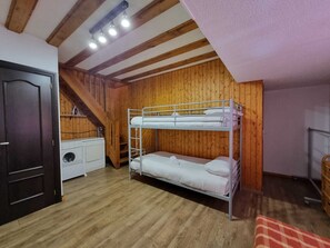 3 chambres, fer et planche à repasser, draps fournis