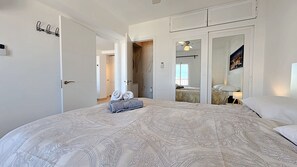 2 室のベッドルーム、アイロン / アイロン台、WiFi (無料)、ベッドシーツ