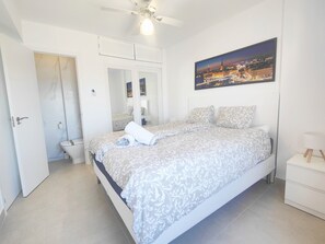 2 bedrooms, iron/ironing board, free WiFi, bed sheets