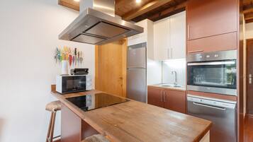 Réfrigérateur, micro-ondes, four, plaque de cuisson