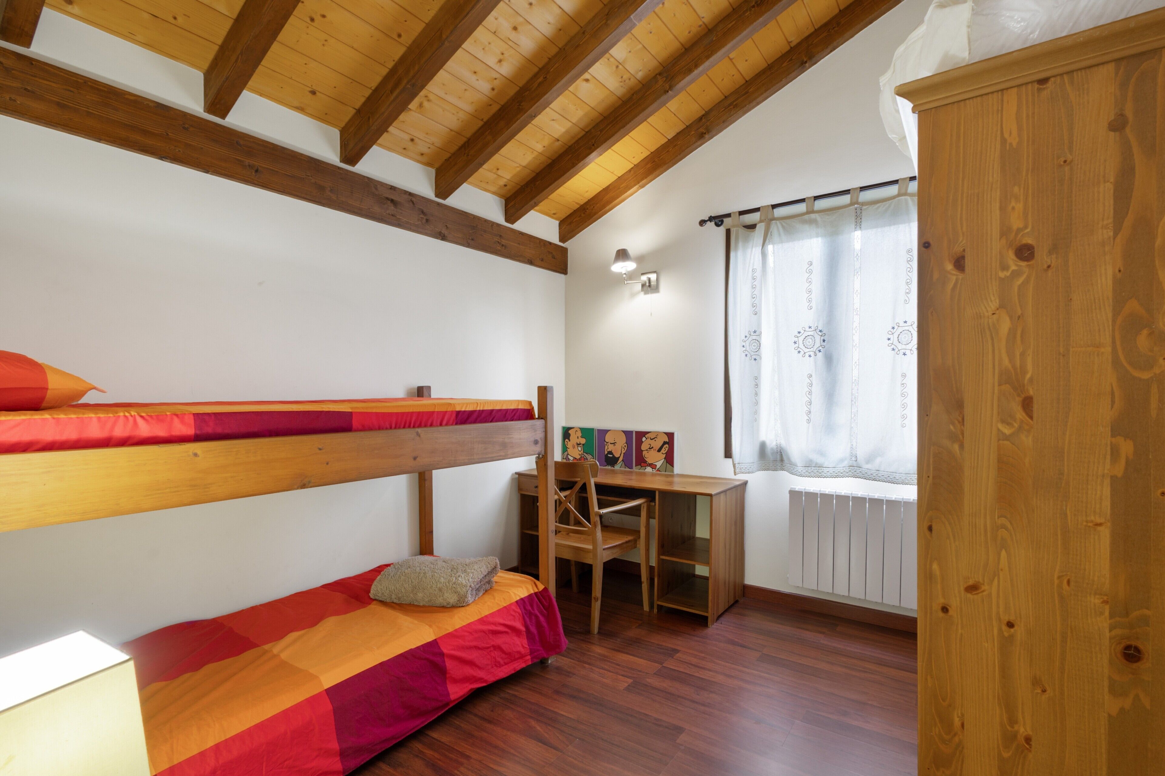 3 bedrooms, iron/ironing board, bed sheets