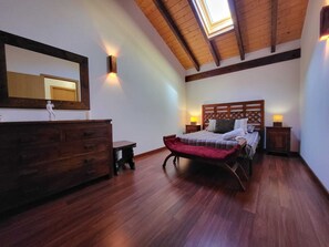 3 chambres, fer et planche Ă repasser, draps fournis