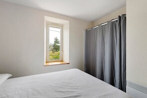 2 bedrooms, bed sheets