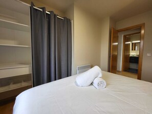 1 dormitorio y ropa de cama