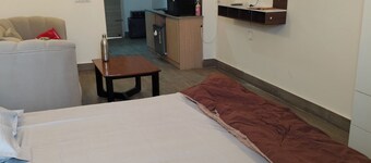 runway studio appartment