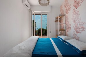 1 dormitorio, tabla de planchar con plancha, wifi y ropa de cama