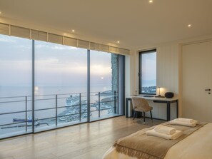 8 bedrooms, desk, iron/ironing board, free WiFi