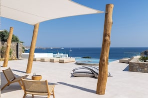 A heated pool - The Ultimate Luxury Beachfront Escape in Mykonos (Mykonos)