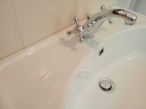 淋浴設備、坐浴桶、提供毛巾、番梘