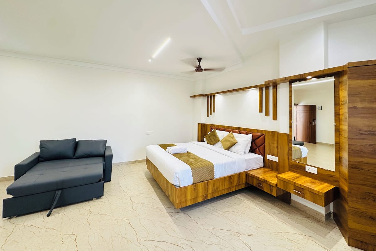Suite Room | Desk