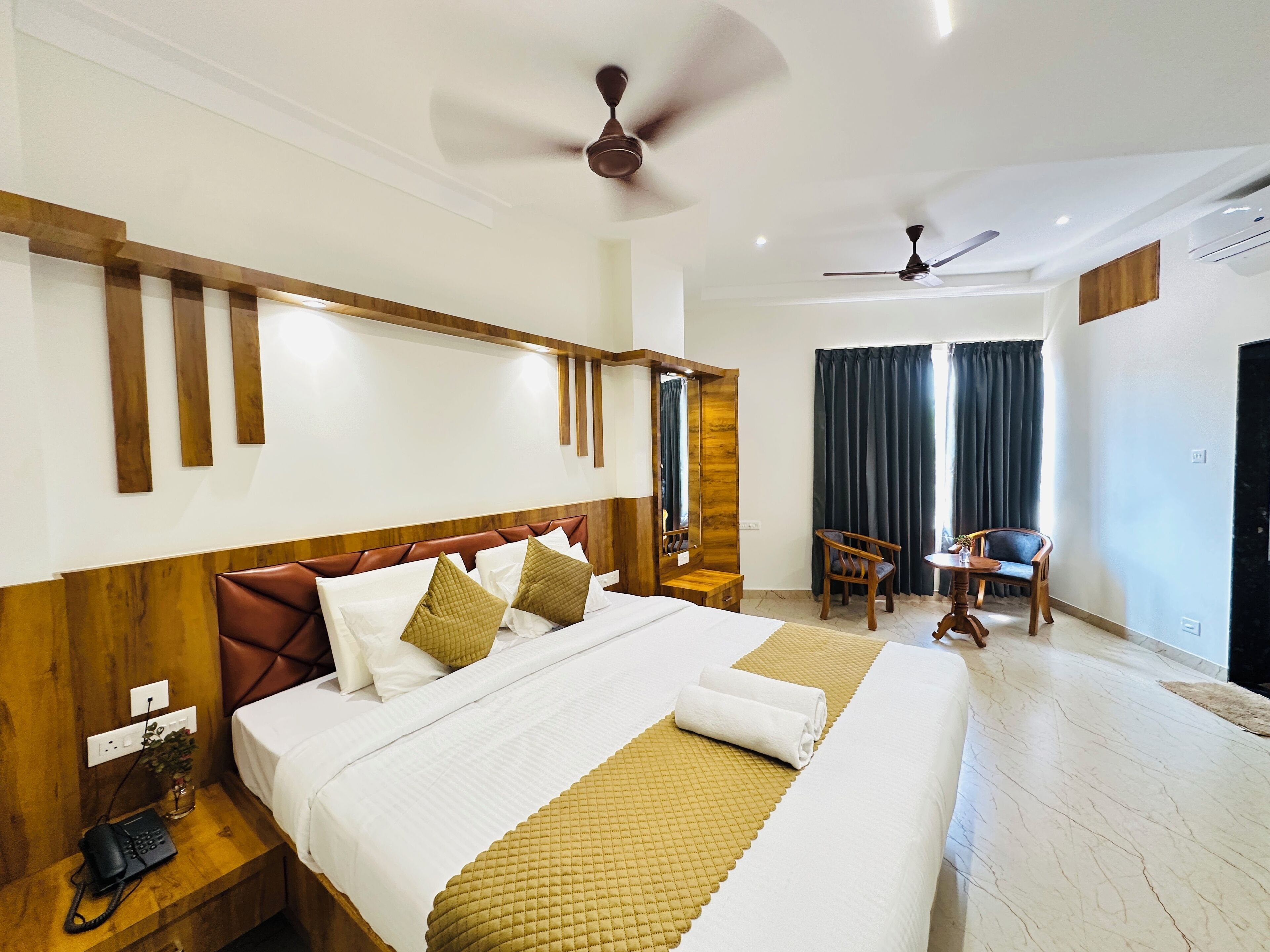 Suite Room | Desk