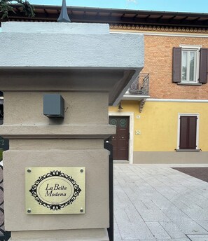 Exterior detail - La Bella Modena Giardini Appartamenti (Modena)