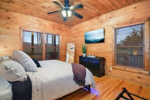 3 habitaciones, escritorio y tabla de planchar con plancha 