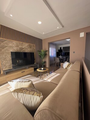 Smart TV - Villa Ana. (Kaštel Sućurac)