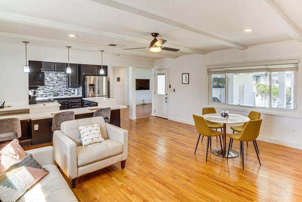 Interior - 2 Mi to PDR Beach | SoFi Retreat w/ Private Yard (Los Angeles)