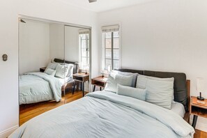 2 chambres, fer et planche à repasser, Wi-Fi, draps fournis