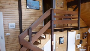 A wooden interior with a staircase, a white door, and a framed picture on the wall. - Holiday Home 'Casa Del Diavolo' with Shared Terrace, Balcony and Wi-Fi (Bernau im Schwarzwald)