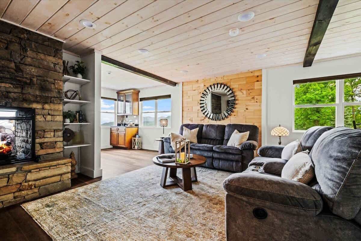 Smart TV, fireplace