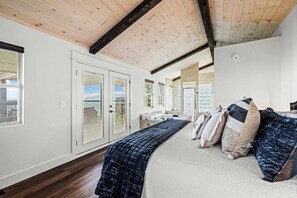 1 bedroom, iron/ironing board, free WiFi, bed sheets - Heaven's Peak: VIEWS, VIEWS, VIEWS! Hot Tub, Sauna, Jacuzzi, Arcade Booth (Gatlinburg)