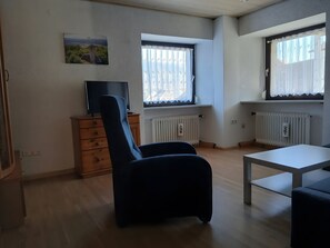 Fernseher, Tischtennisplatte