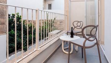 Family Room | Terrace/patio