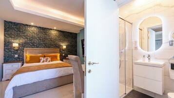 Minibar, in-room safe, individually decorated, individually furnished