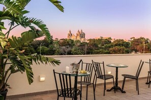 Outdoor dining - Ta' Nina Boutique (Rabat)