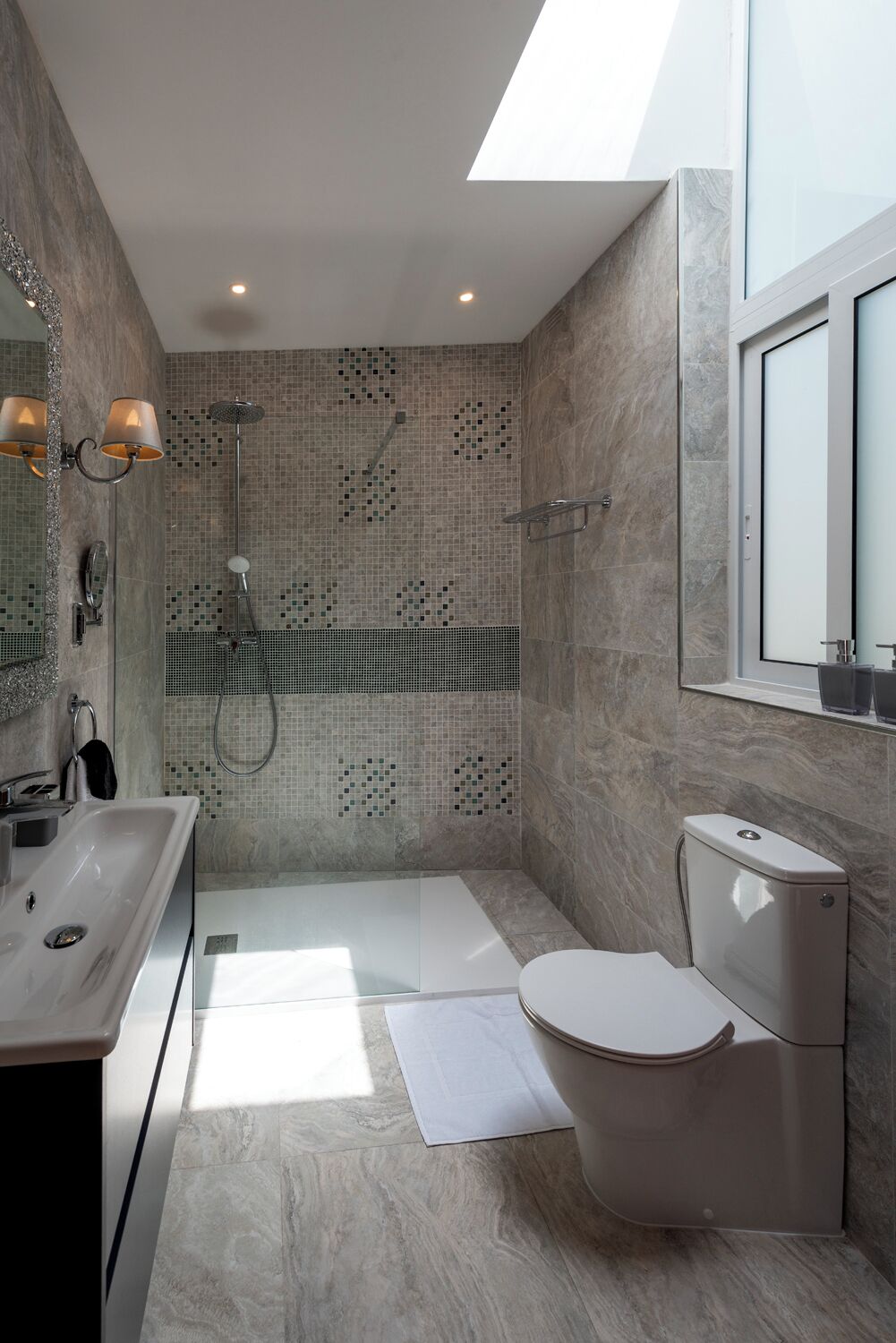 Double Room | Bathroom | Hair dryer, bathrobes, soap, shampoo