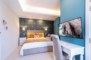ห้องดับเบิล, ระเบียง, วิวสวน | มินิบาร์, ตู้นิรภัยในห้องพัก, ห้องพักตกแต่งอย่างมีเอกลักษณ์
