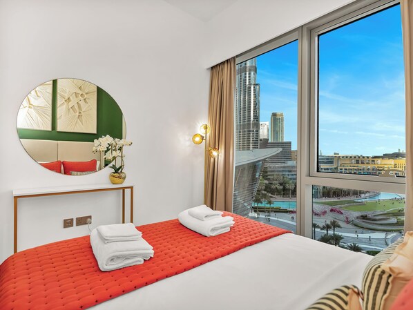奢華公寓, 2 間臥室, 陽台, 湖景 | 高級寢具、羽絨被、遮光布/窗簾、熨斗/熨衣板