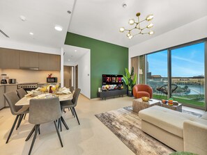 Luxury Apartment, 2 Bedrooms, Balcony, Lake View | Living room