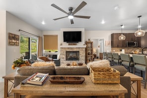 Smart TV, fireplace