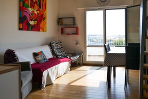 TV - Spacious duplex for 7 guests – overlooking the channel in La Chaume (Les Sables-d´Olonne)