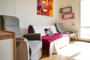 TV - Spacious duplex for 7 guests – overlooking the channel in La Chaume (Les Sables-d´Olonne)