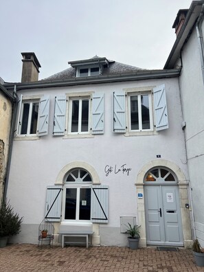 Exterior - RENOVATED GITE COZY MONEIN SLEEPS 8 (Monein)