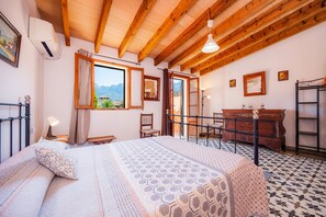 4 chambres, fer et planche à repasser, Wi-Fi, draps fournis