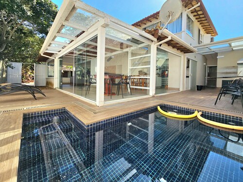 Beach house in Manguinhos