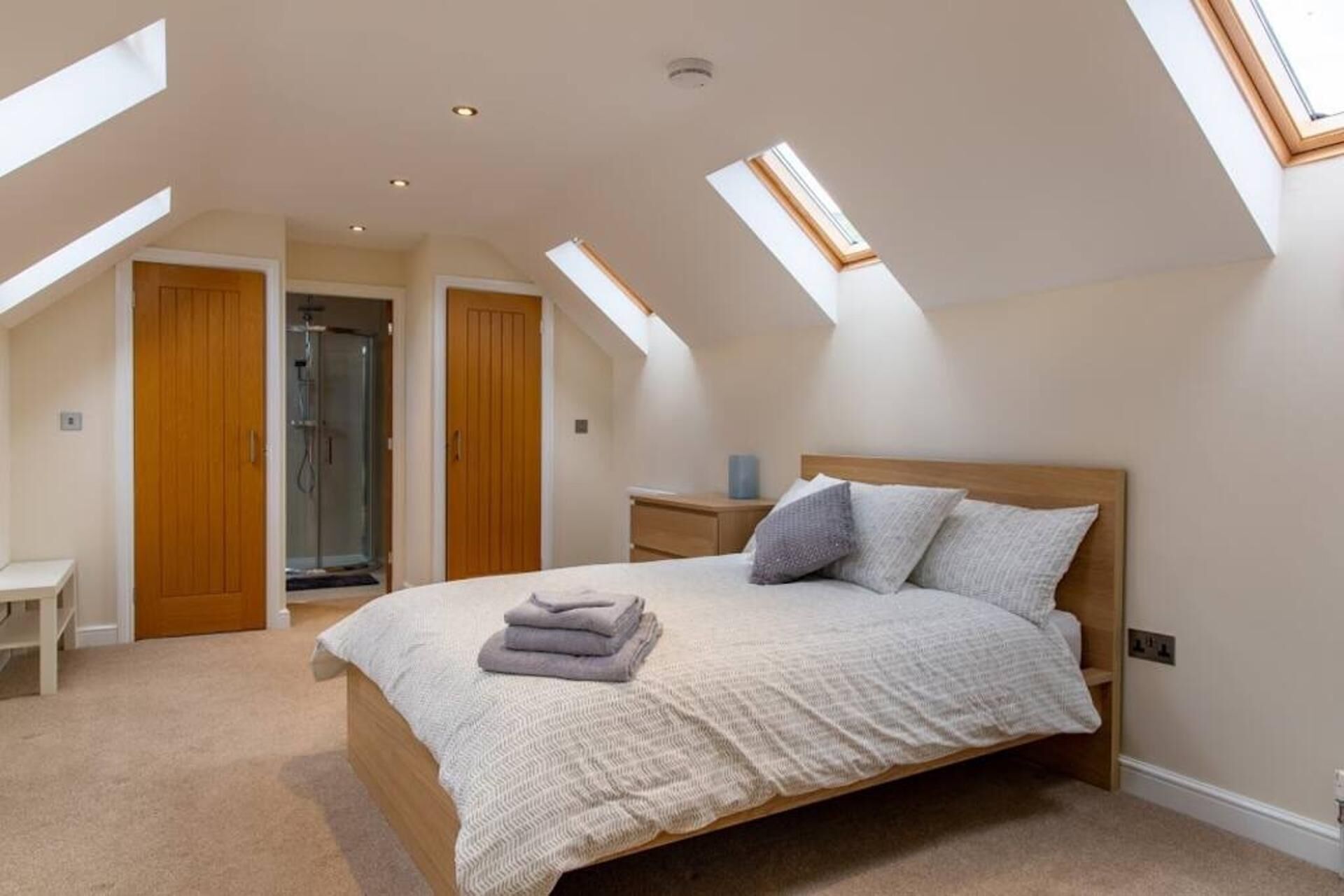 5 Schlafzimmer, Bügeleisen/Bügelbrett, kostenloses WLAN, Bettwäsche