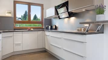 KylskÄp, mikrovÄgsugn, ugn och spishÀll