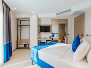 Chambre Standard, 1 grand lit, non-fumeur, vue sur la ville | Coffre-fort, bureau, espace de travail pour ordinateurs portables