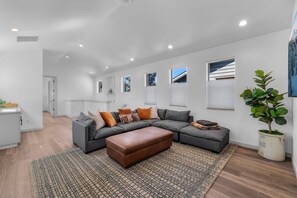TV, fireplace - Bluebird Day - Westside Retreat, Discover luxury at a spacious 4-bedroom home in Bend, OR. (Bend)