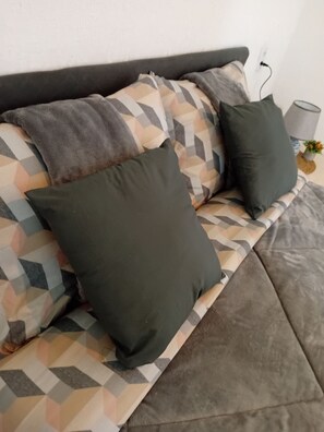 Iron/ironing board, WiFi, bed sheets