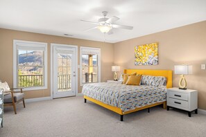 7 Schlafzimmer, Schreibtisch, Bügeleisen/Bügelbrett, Reisekinderbett