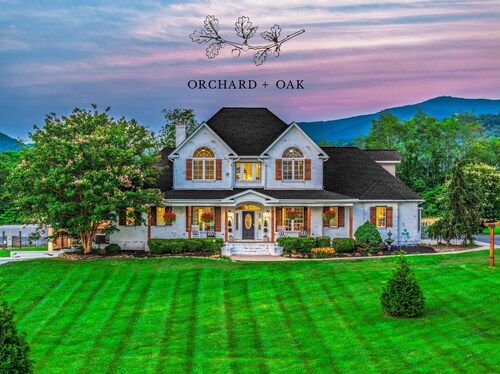 10BR Estate / Dome Pool / Pickleball / Sauna / Theater / Arcade / Sleeps 33