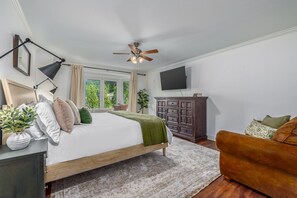 10 slaapkamers, een bureau, een strijkplank/strijkijzer, gratis wifi