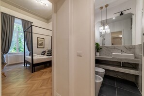 Unclassified image, 5 of 36, button