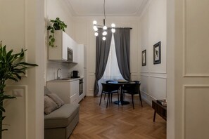 Interior - Castro Pretorio 9 - FromHometoRome (Roma)