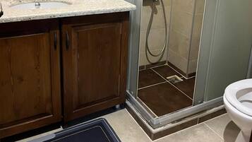 Economy Double Room, Courtyard View | Bathroom | Towels, soap, shampoo, toilet paper